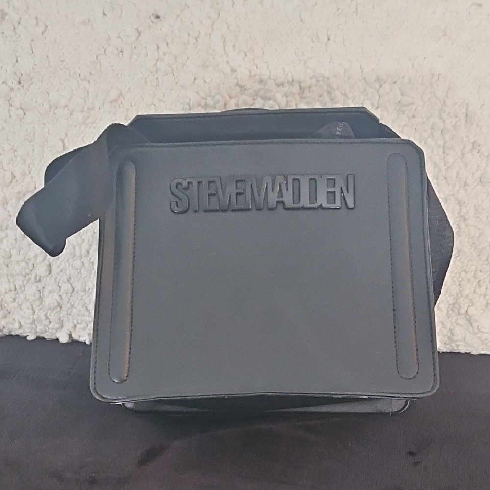Steve Madden Black Messenger Bag Durable and Stylish